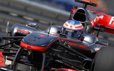 Κοντά κοντά McLaren και Red Bull Racing