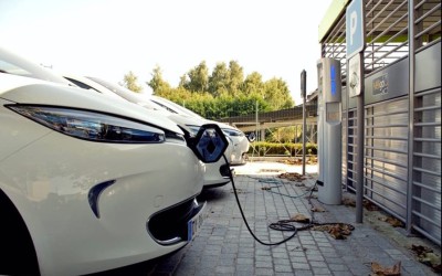 Σε ρηχά νερά οι πωλήσεις ηλεκτρικών χωρίς σταθμούς φόρτισης