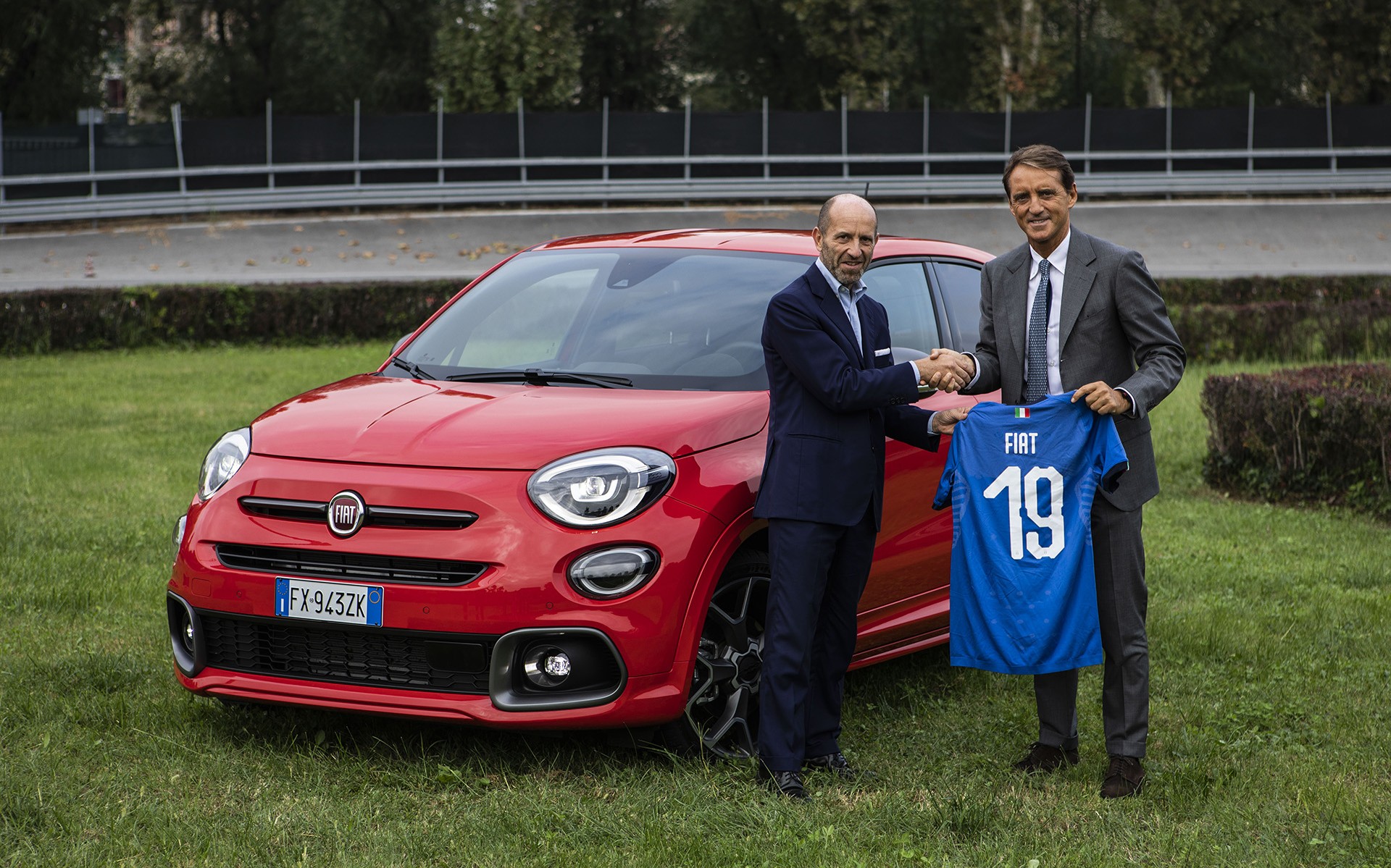 Το Fiat 500X Sport “παίζει μπάλα” με τον προπονητή της Εθνικής Ιταλίας
