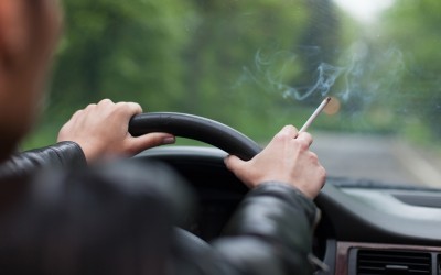 Ποιο είναι το πρόστιμο για το κάπνισμα μέσα στο αυτοκίνητο;