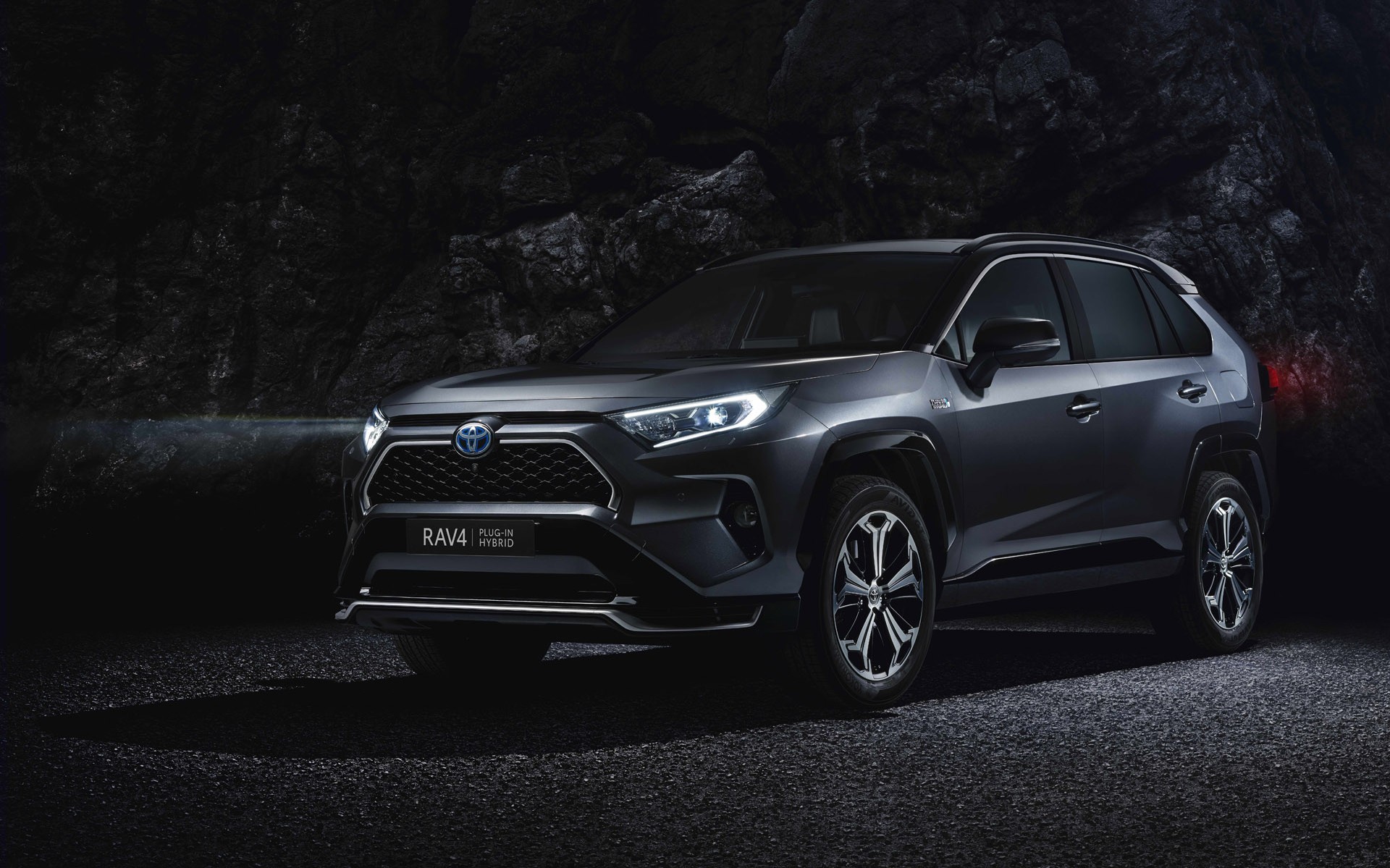 Το κορυφαίο Toyota RAV4: Υβριδικό με 306 ίππους και 60 km ηλεκτρική αυτονομία