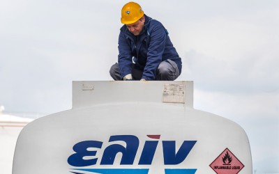 ΕΛΙΝΟΙΛ: Προσφορά 25.500 λίτρων πετρελαίου κίνησης στο Δήμο Αθηναίων