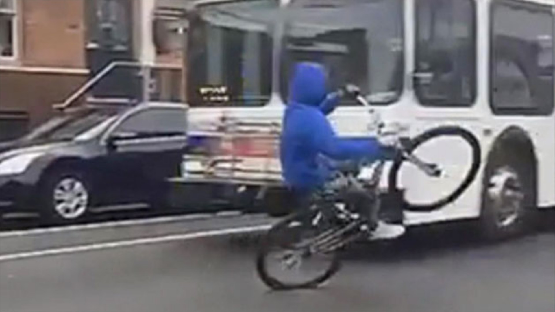 Διεκδικώντας το βραβείο βλακείας… (video)