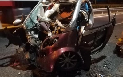 Σφοδρό ατύχημα στη Λ. Μαραθώνος, λόγω κινητού!