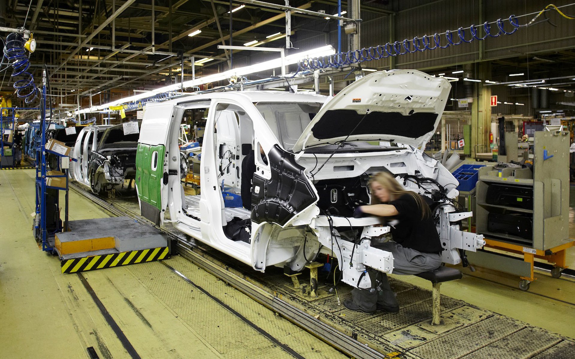 ΣΟΚ στην Ισπανία: Η Nissan κλείνει το εργοστάσιο στη Βαρκελώνη