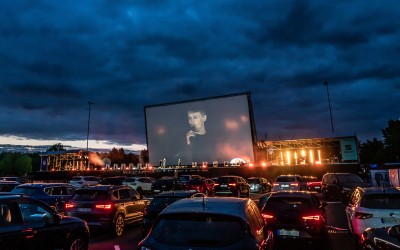 Drive in στην Αττική: Πού μπορείς να δεις ταινίες και συναυλίες μέσα από το αυτοκίνητό σου