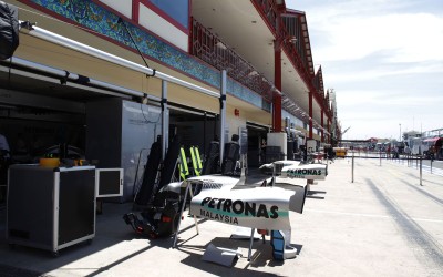 Ταχύτερος ο Rosberg στα πρώτα ελεύθερα