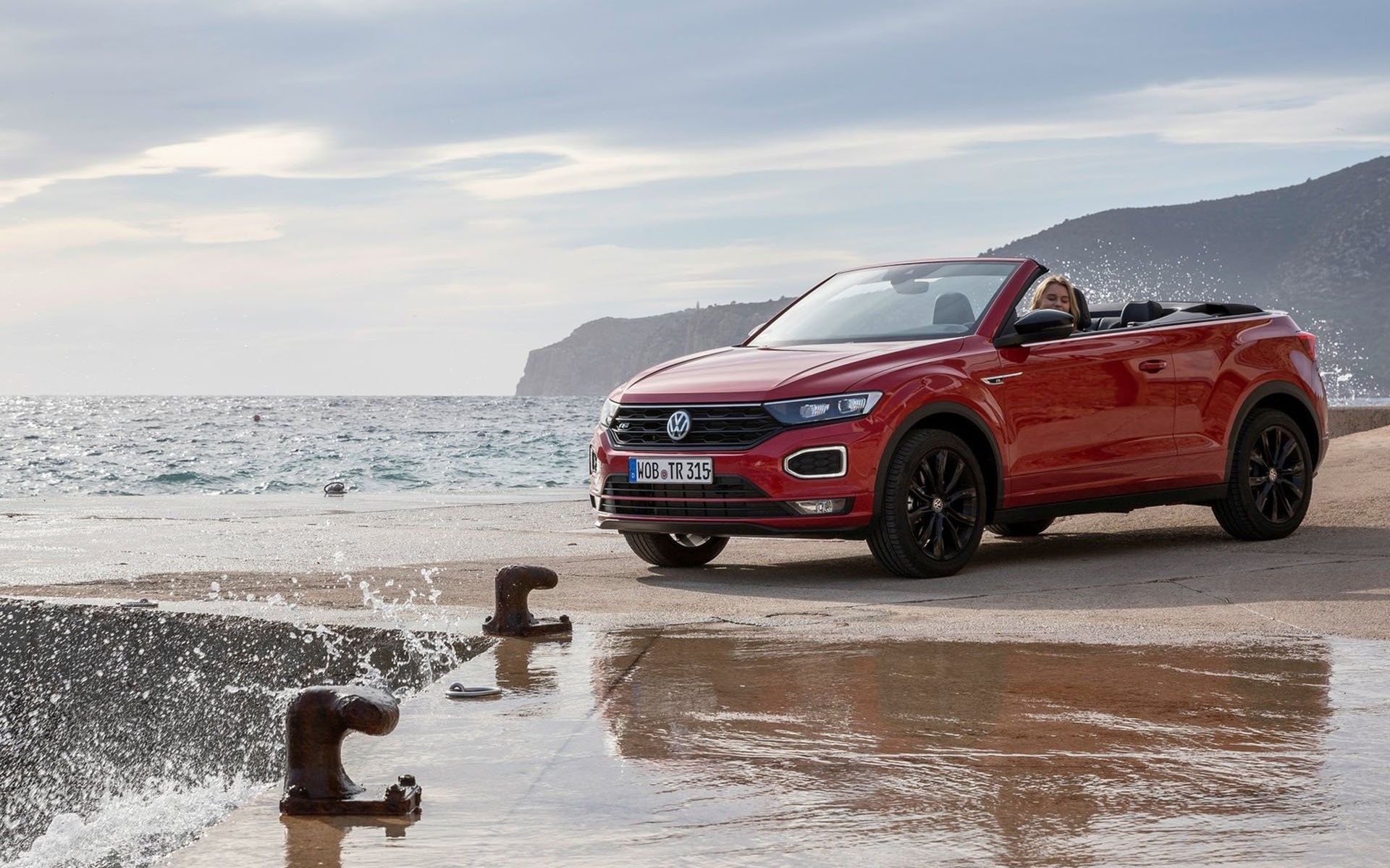 Volkswagen T-Roc Cabriolet: Δείτε αναλυτικά τιμές και εξοπλισμό για όλες τις εκδόσεις