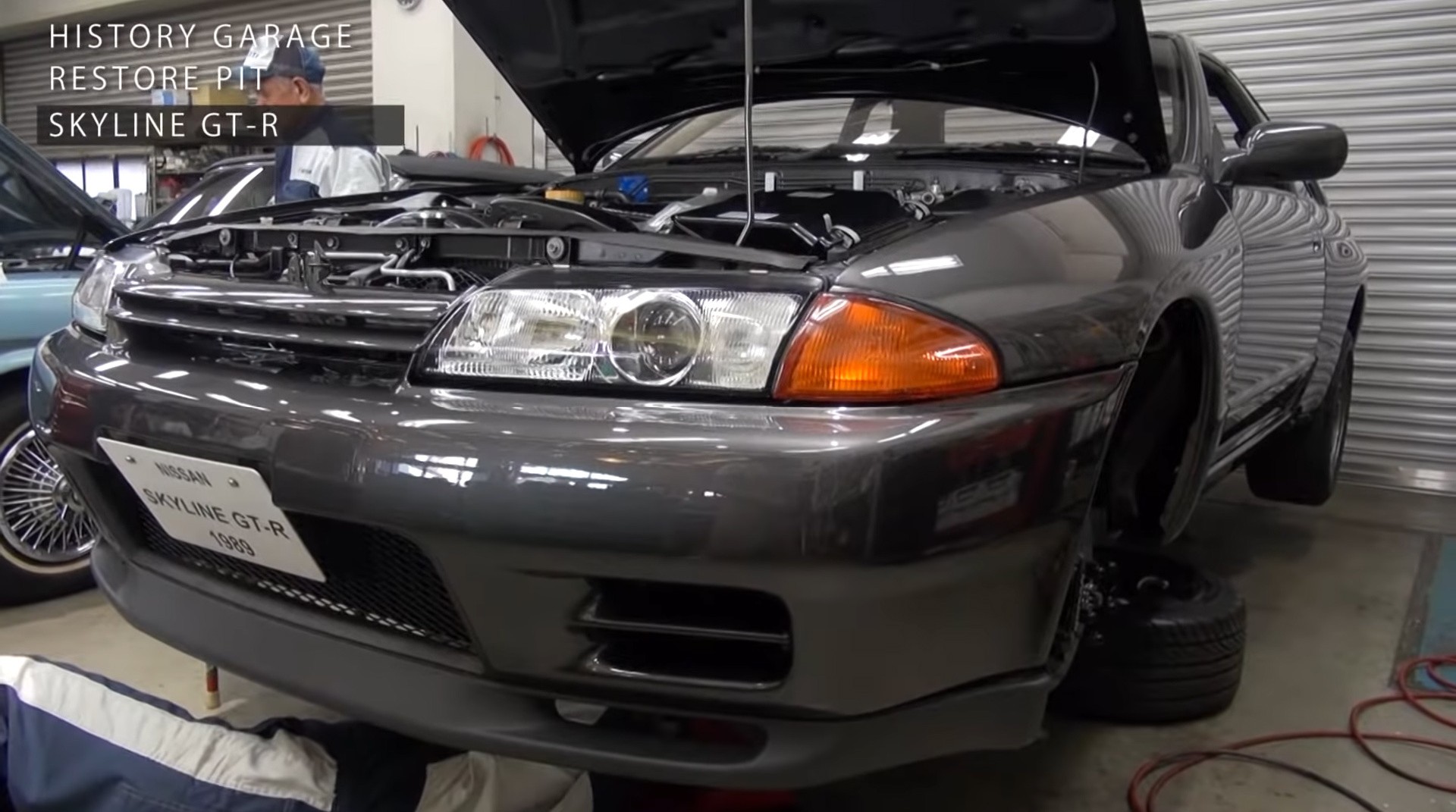 Γιατί μηχανικοί της Toyota ανακατασκευάζουν ένα Nissan Skyline; (video)