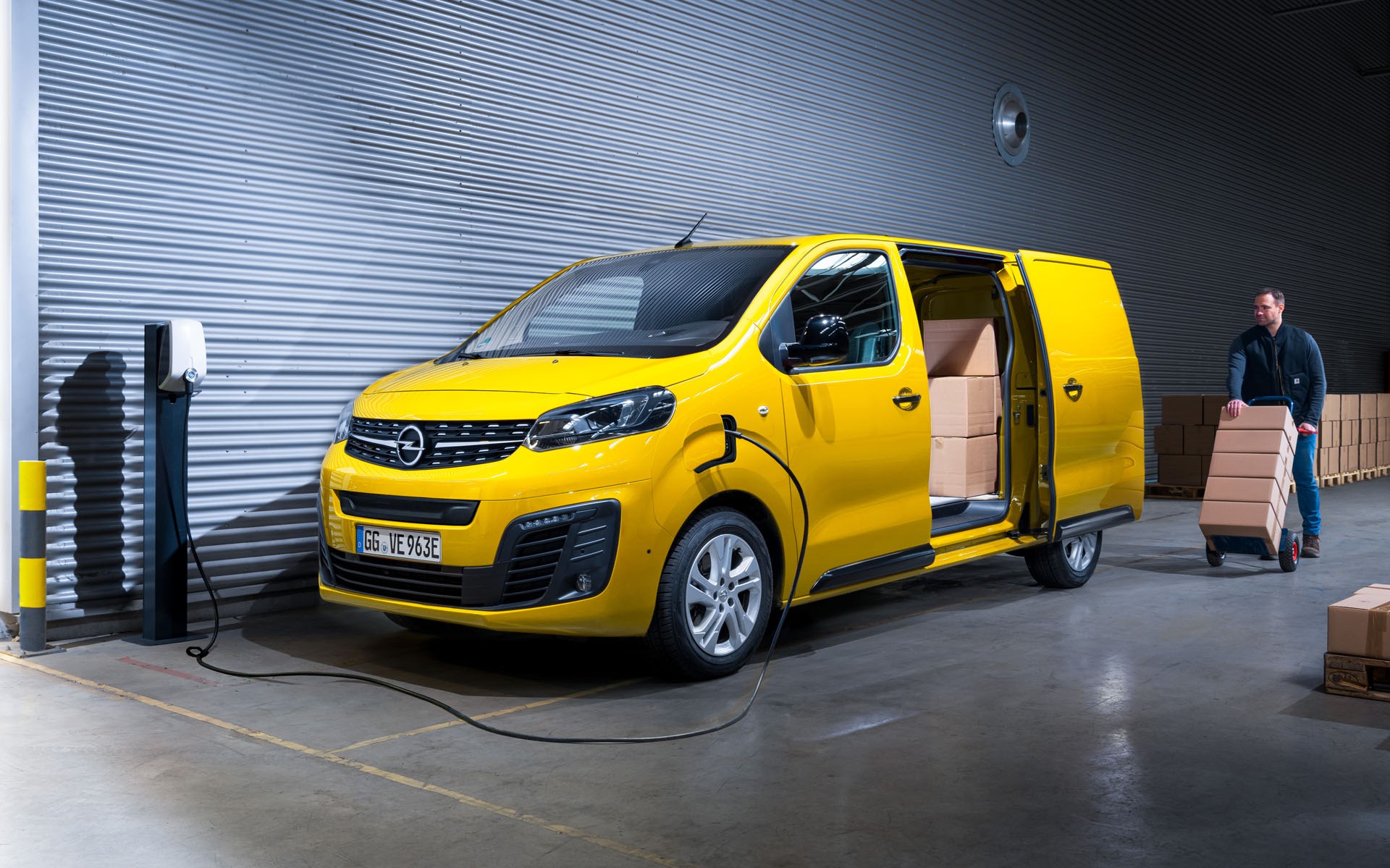 Νομικά πρόσωπα: Τα 8 βήματα για να πάρετε επιδότηση ηλεκτρικού οχήματος