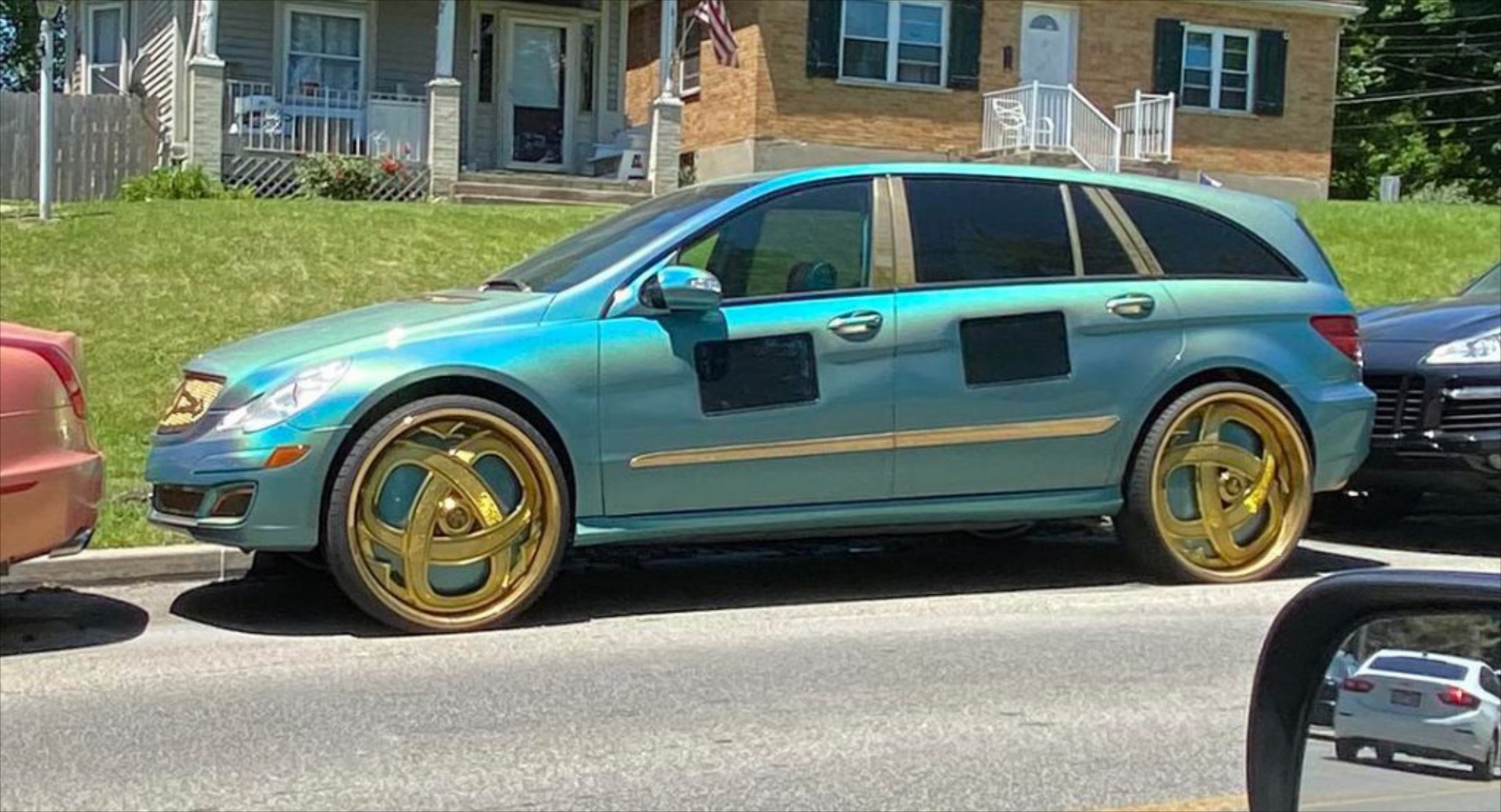 Πόσο κιτς πια; (video)