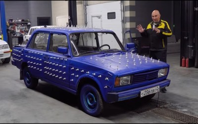 Αυτό το Lada λάμπει... στην κυριολεξία! [video]