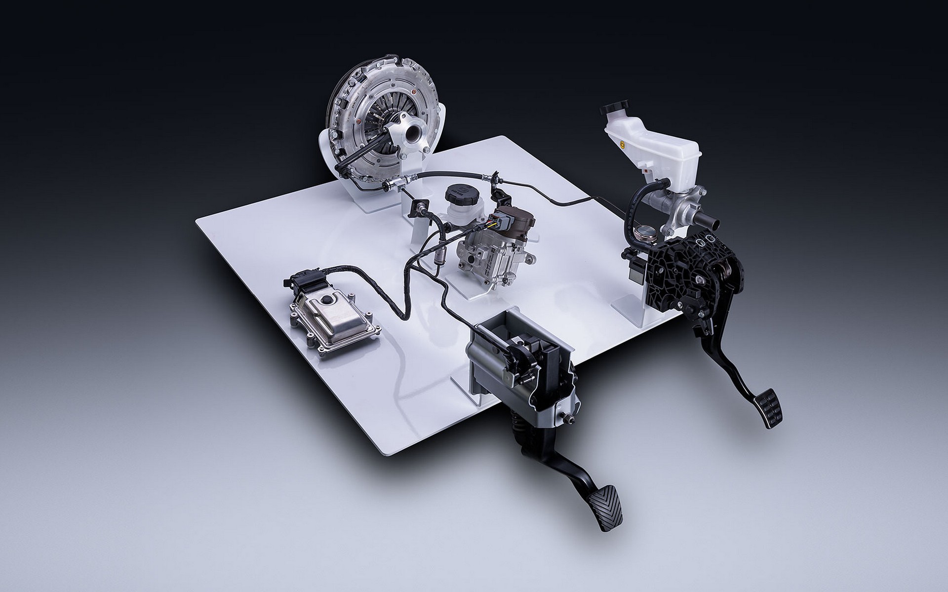 Η ΚΙΑ καταργεί τις ντίζες με το νέο έξυπνο χειροκίνητο κιβώτιο iMT