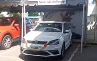 Τράκαρε πριν καλά καλά βγει από την αντιπροσωπεία [Video]