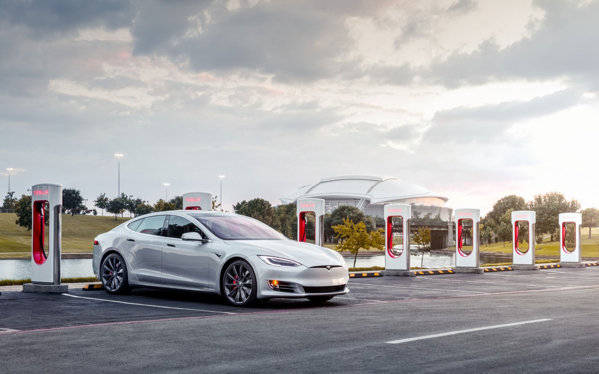 H Tesla ξεπέρασε την Toyota!
