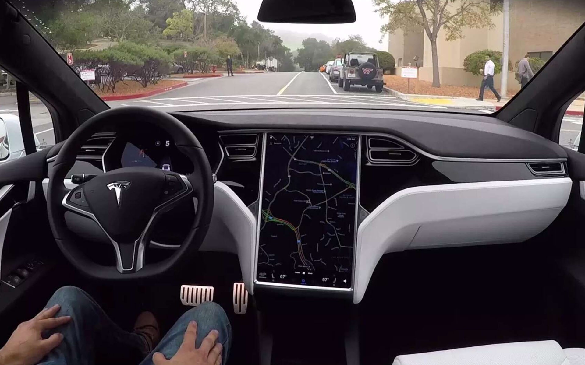 Musk: Είμαστε κοντά στο τελικό στάδιο της αυτόνομης οδήγησης!