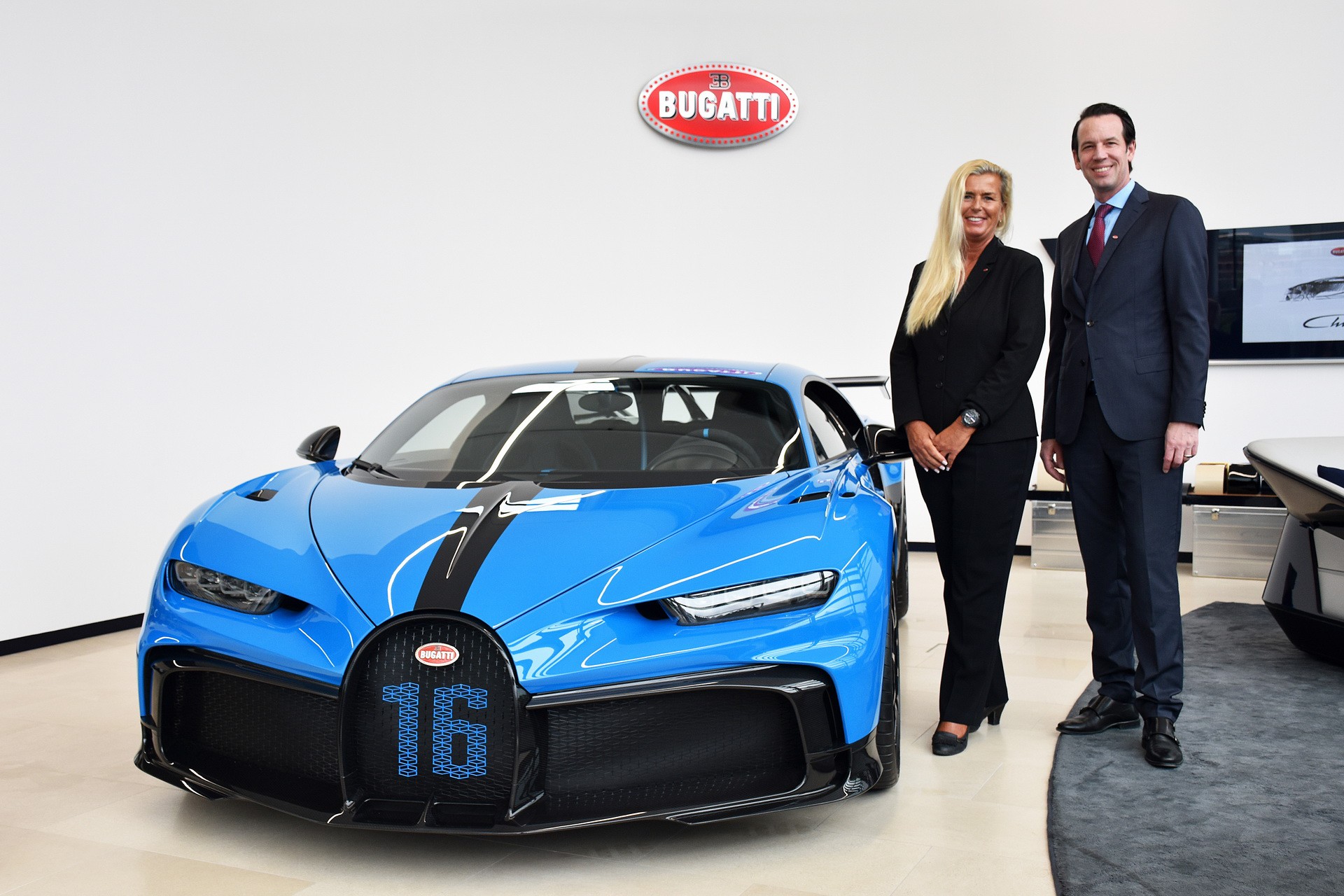 Η Bugatti Chiron Pur Sport επιτέλους έφτασε στις αντιπροσωπείες. Τώρα μπορείτε να την παραγγείλετε…