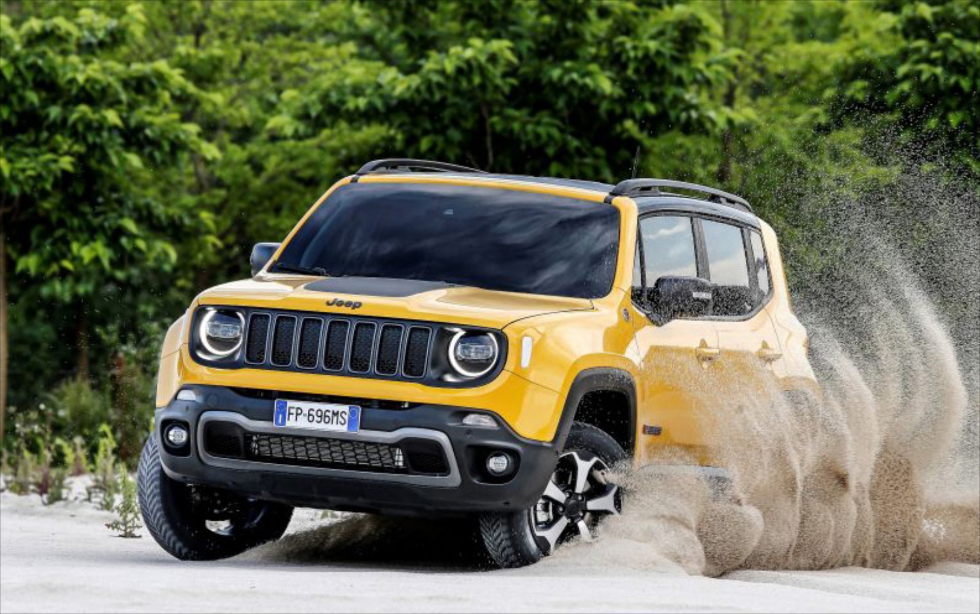 Ένα Jeep Renegade Trailhawk “δαμάζει” τα πιο κακοτράχηλα εδάφη (videos)