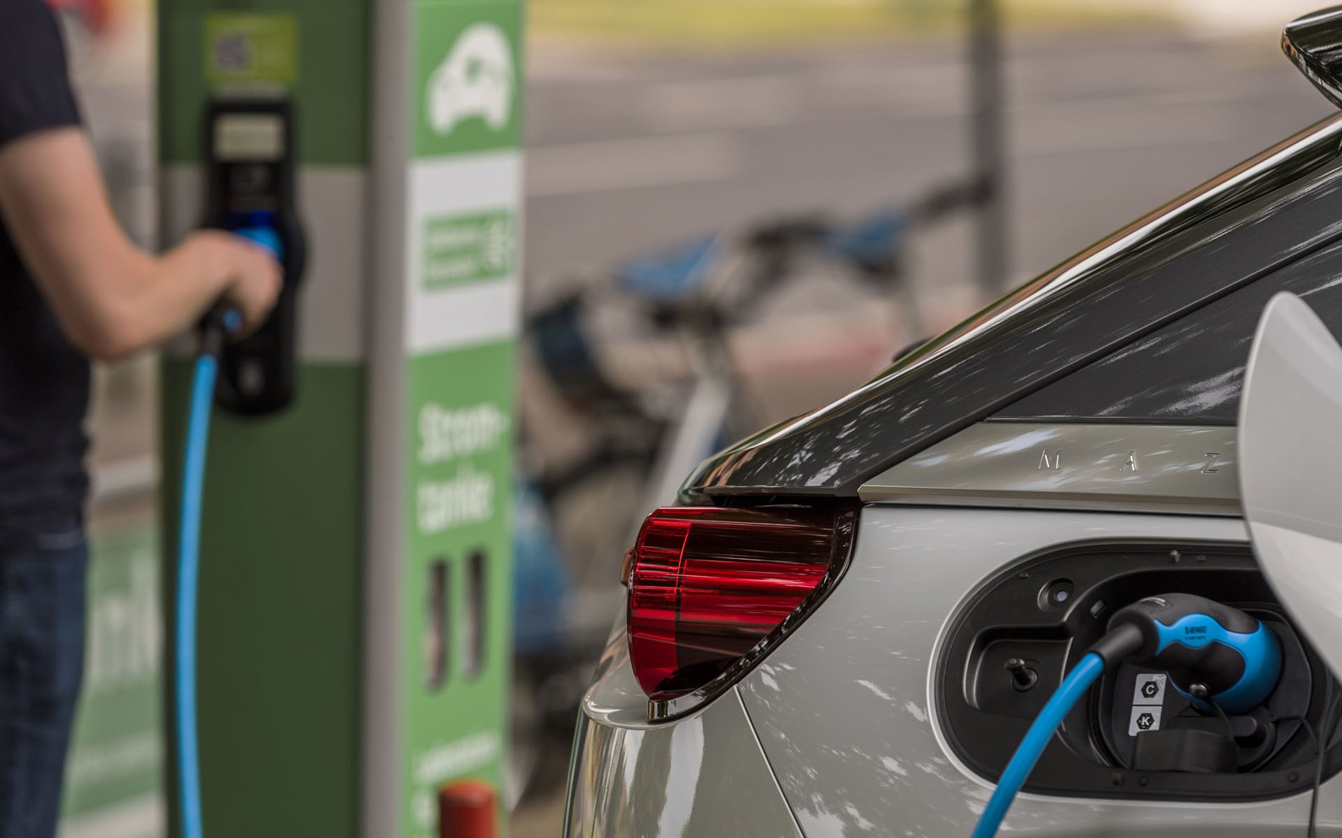 Ψηφίστηκε το νομοσχέδιο για την ηλεκτροκίνηση - Πότε αρχίζει η επιδότηση