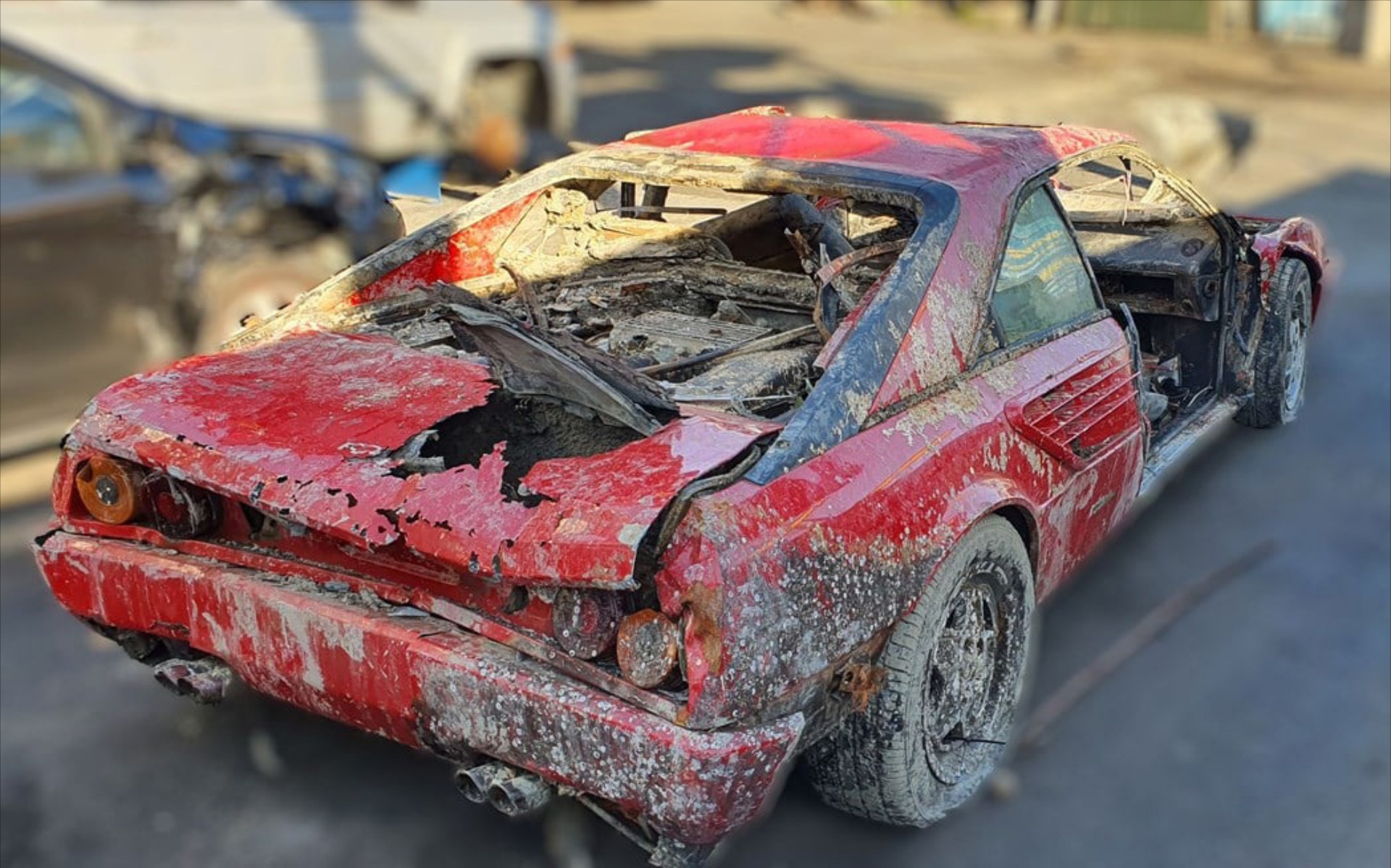 Κλεμμένη Ferrari Mondial έκανε 26 χρόνια παρέα… στα ψάρια!