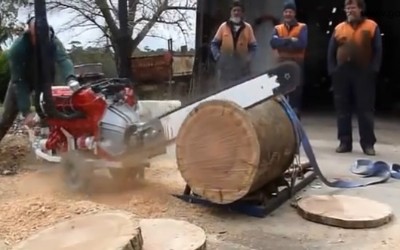 Αλυσοπρίονο με κινητήρα V8 (Video)