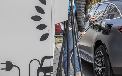Ξεπέρασαν το 1% τον Ιούλιο στην Ελλάδα τα ηλεκτρικά και plug-in υβριδικά