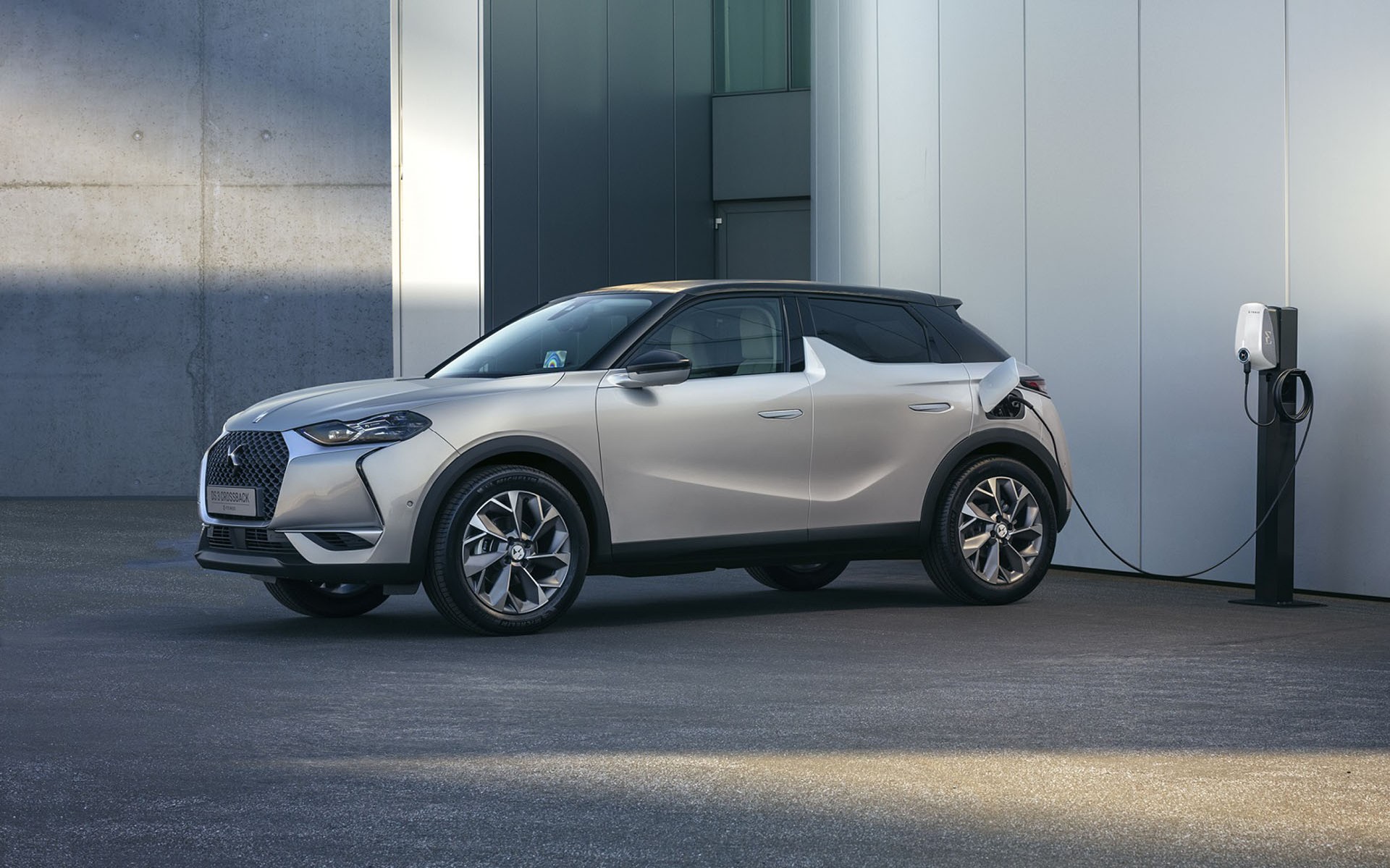 Στην Ελλάδα το ηλεκτρικό DS 3 Crossback E-Tense: Οι τιμές προ και μετά επιδότησης