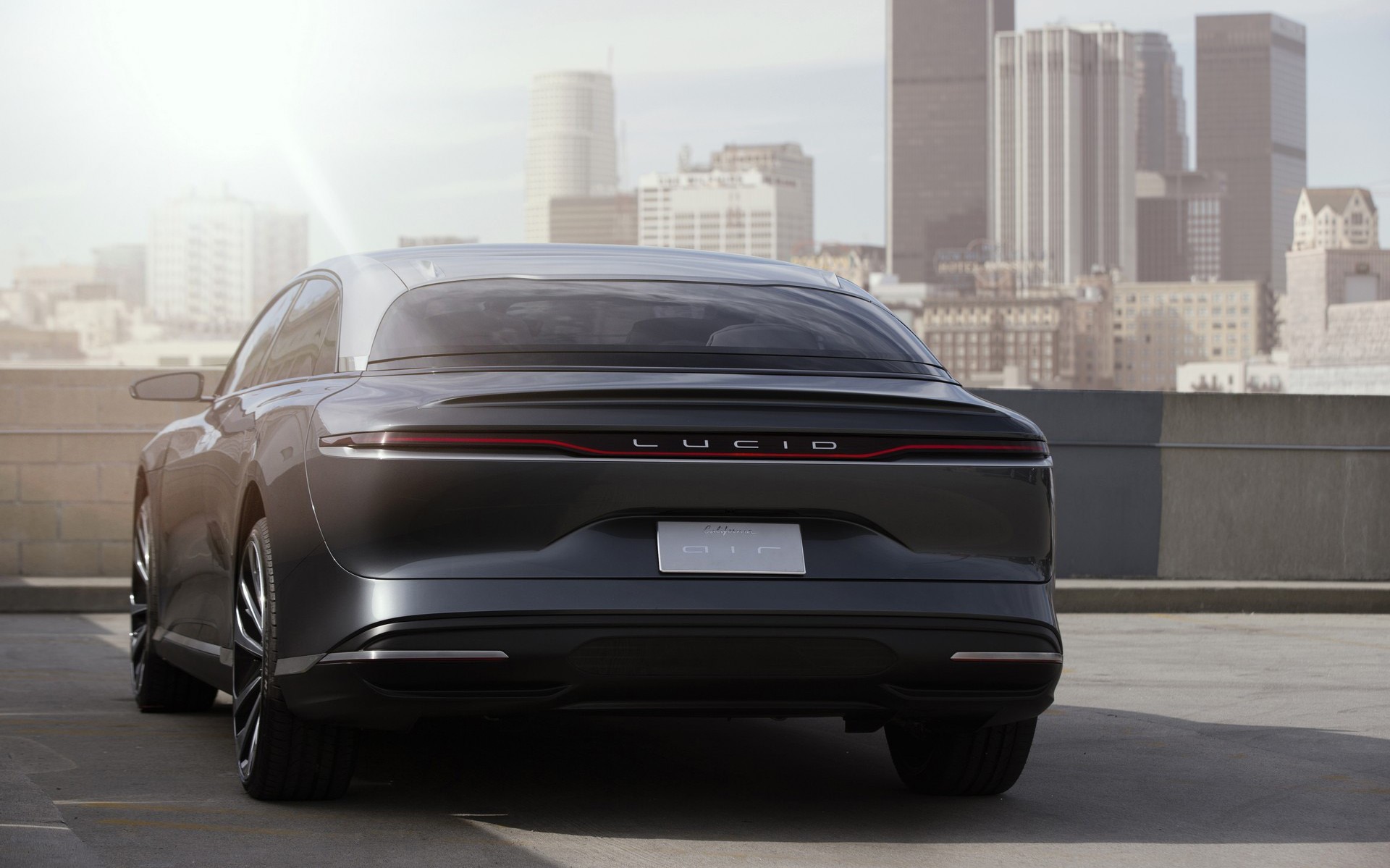 Ηλεκτρικό Lucid με αυτονομία 832 χλμ! (Video)