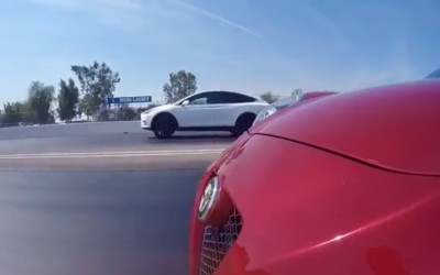 Drag Race: Alfa Romeo 4C κόντρα σε Tesla Model X + Alfa Romeo 4C [Video]
