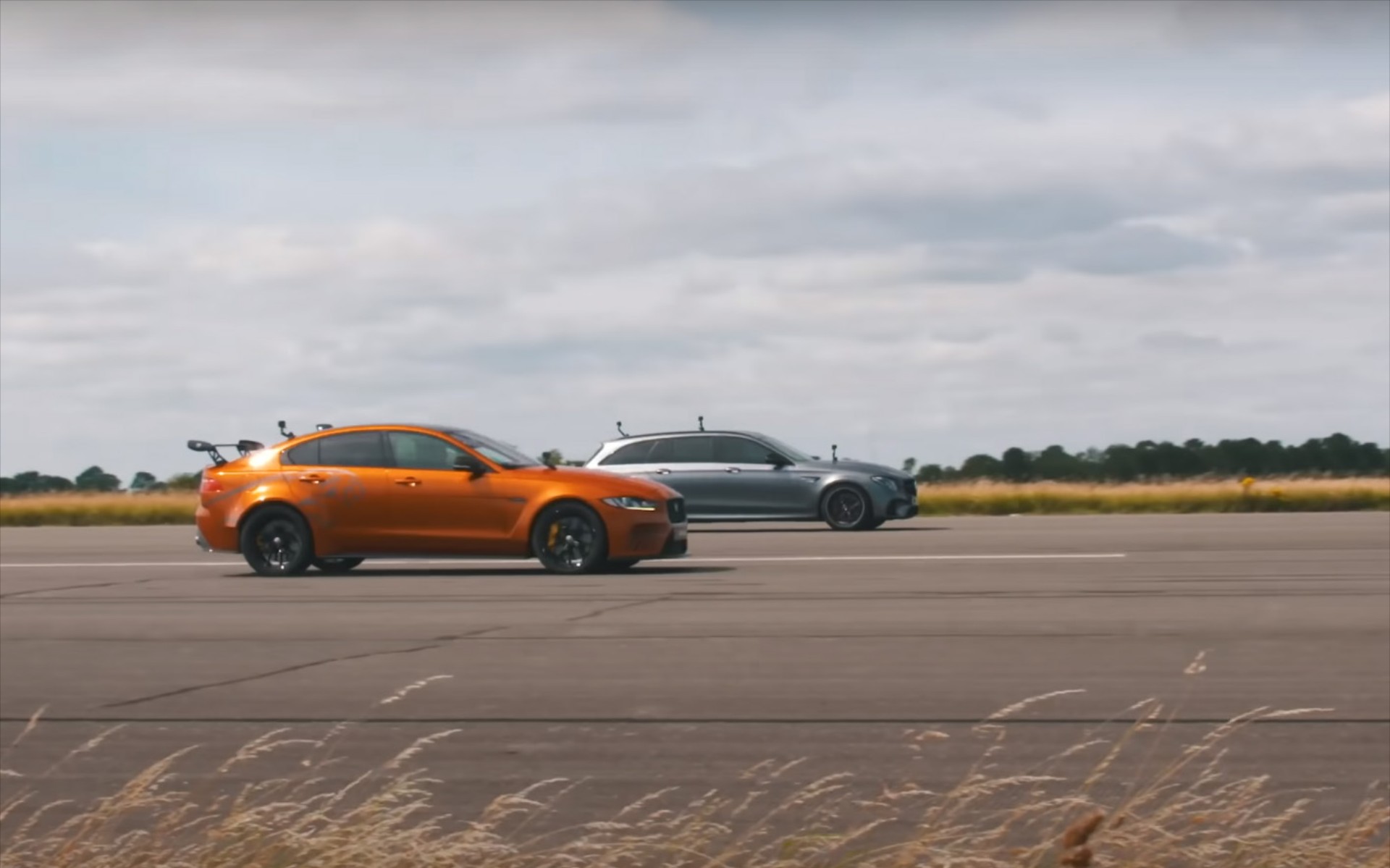 Σώμα με σώμα: AMG E 63 S εναντίον Jaguar Project 8 (Video)
