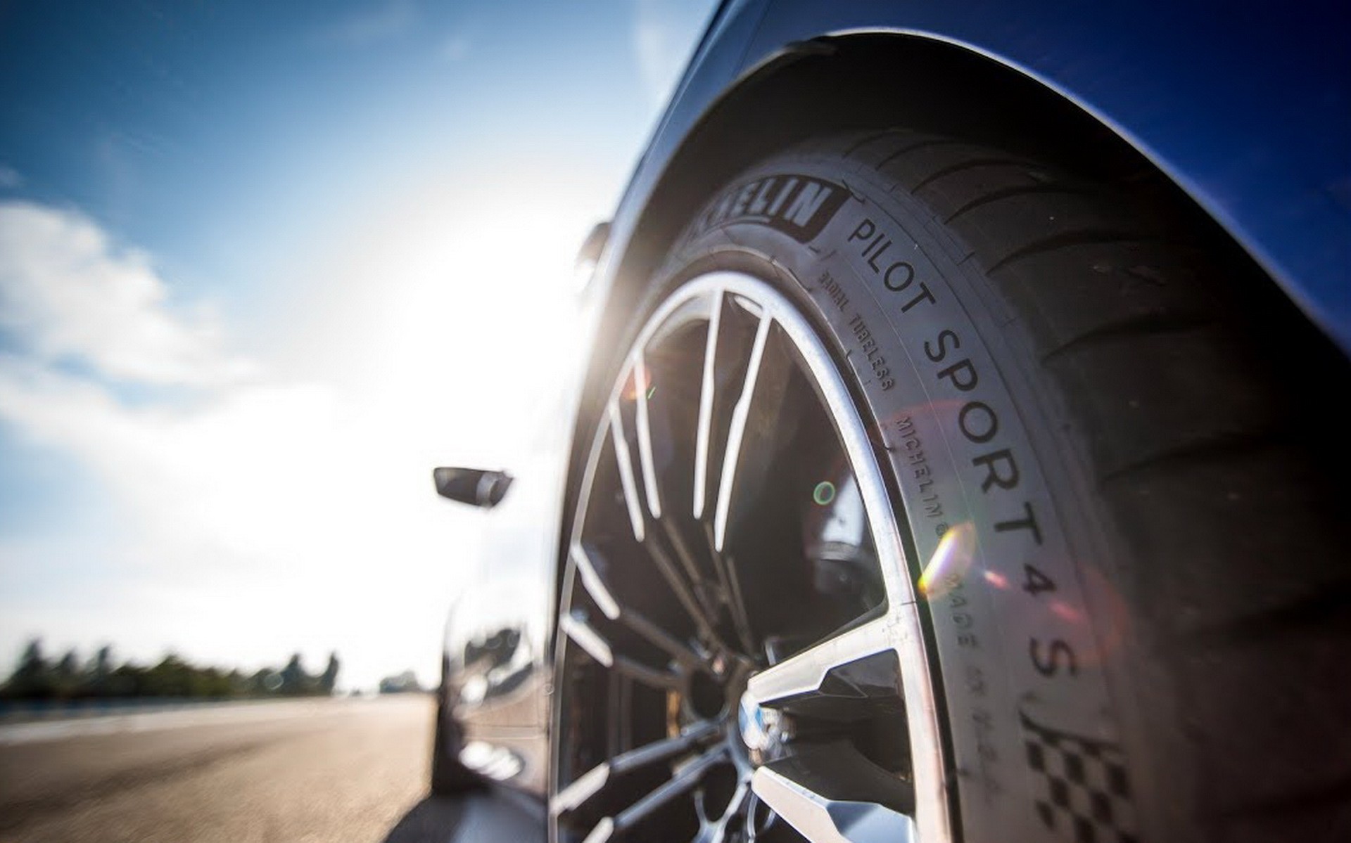 Γέλασε και Κέρδισε καινούργια ελαστικά Michelin – Διαγωνισμός 10 χρόνια GOCAR