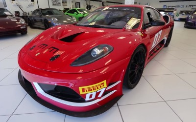 Πήρε μια αγωνιστική Ferrari F430 Challenge για να την έχει ως καθημερινό του αυτοκίνητο... [Video]