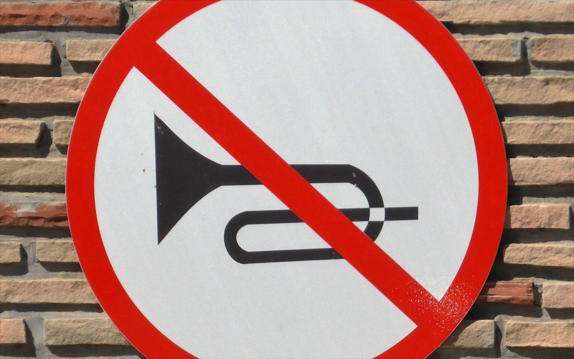 Ξέρετε τι σημαίνει αυτή η πινακίδα; - Απαγορεύεται η χρήση…