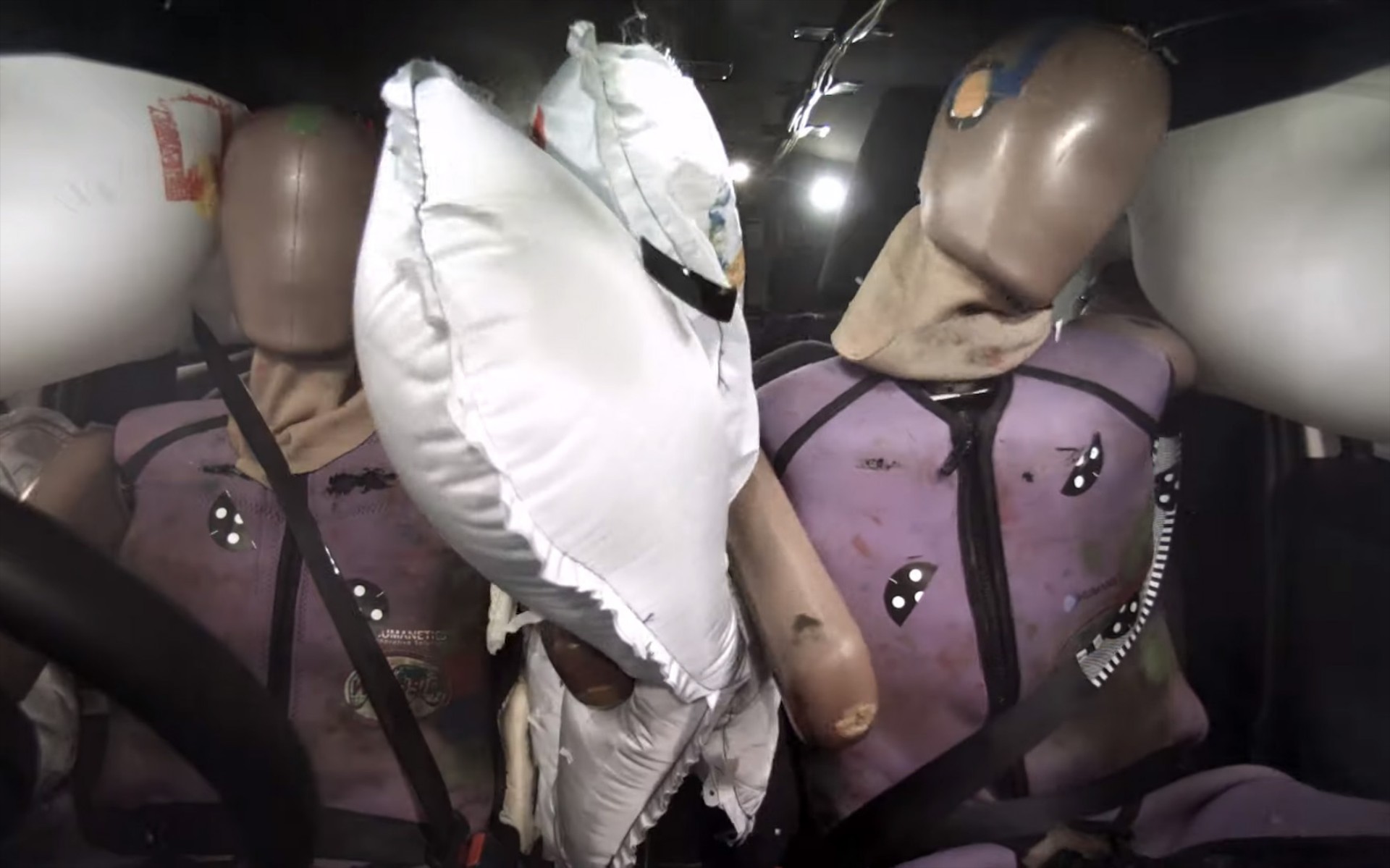 Πώς προστατεύουν οι κεντρικοί αερόσακοι του νέου Toyota Yaris (Video)