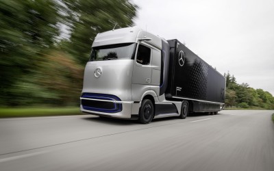Η τεχνολογία που εξασφαλίζει σε φορτηγό της Mercedes-Benz αυτονομία 1.000 km! (Video)