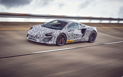 Η McLaren επιβεβαιώνει το νέο της plug-in hybrid supercar
