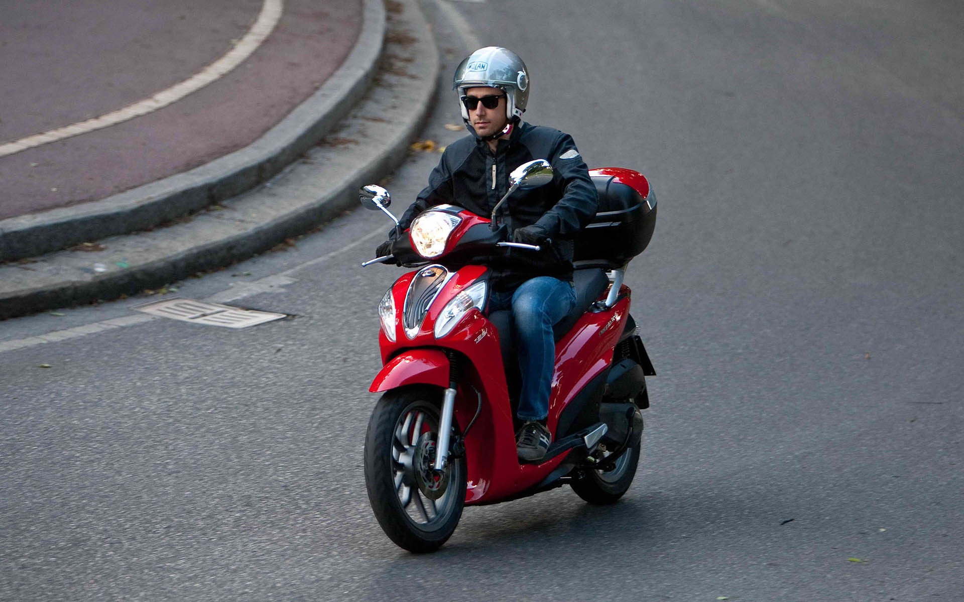 Με έκπτωση 250 ευρώ και άτοκο διακανονισμό το Kymco People One 125i CBS