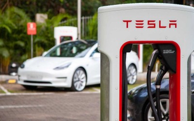 Νέα γενιά ταχυφορτιστών 350 kW από την Tesla
