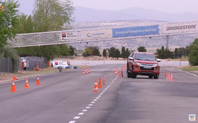 Το L200 περνάει το τεστ του ταράνδου καλύτερα από την BMW M235i Gran Coupe (video)