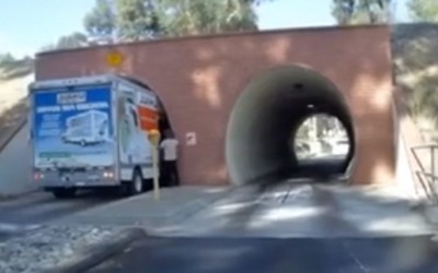 Video: Ουπς! Δεν το υπολόγισε σωστά… 