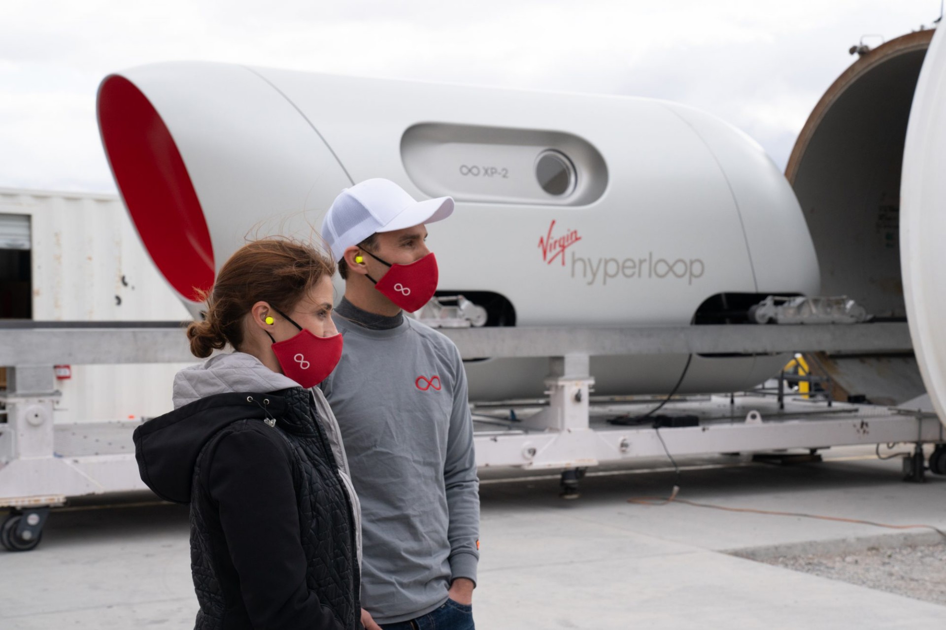 Hyperloop: Το μεταφορικό μέσο των 1.000 km/h μόλις ολοκλήρωσε την πρώτη του επανδρωμένη δοκιμή - Video