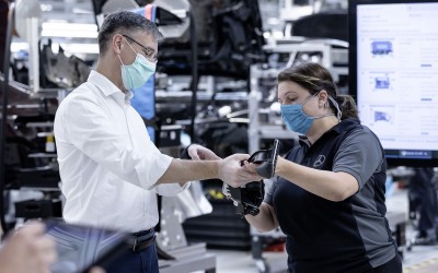Mercedes-Benz: Μπόνους 1.000 ευρώ σε κάθε εργαζόμενο για τον κορονοϊό