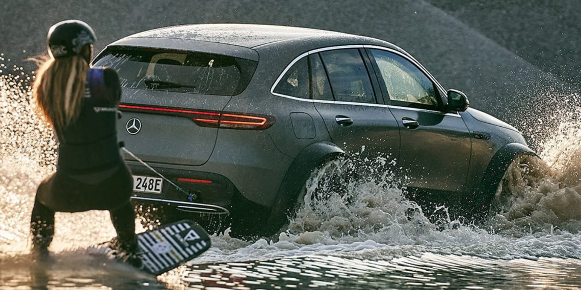 Κάνοντας σκι με το ηλεκτρικό SUV της Mercedes-Benz [video]