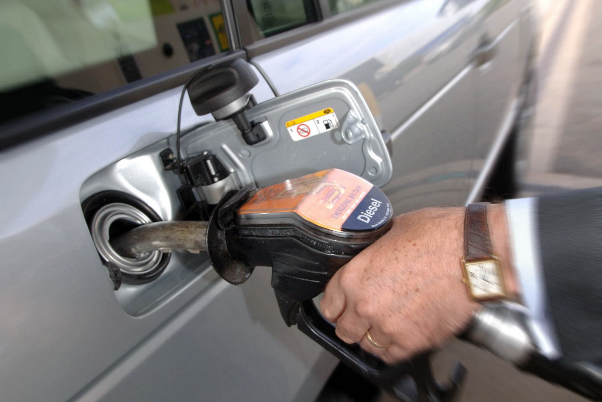 Diesel σε Αθήνα και Θεσσαλονίκη