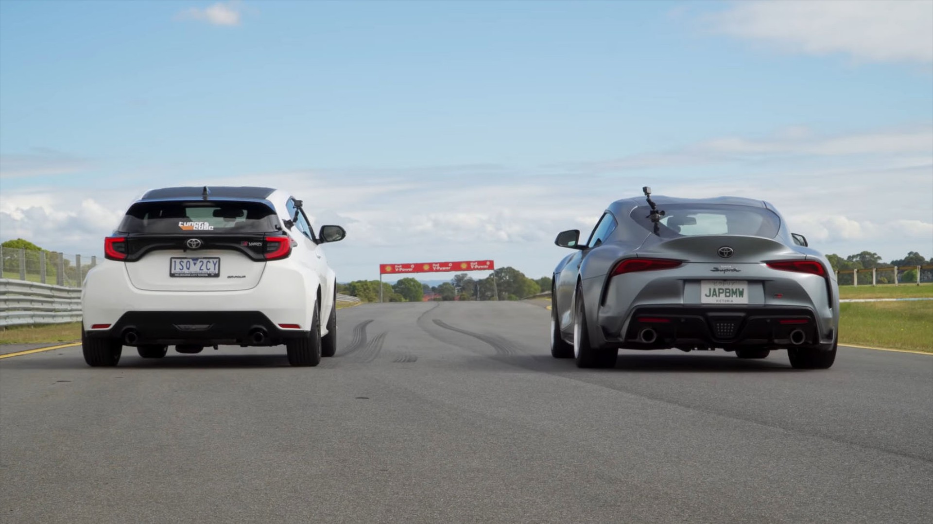 Ποιο είναι πιο γρήγορο στην ευθεία: Το νέο Yaris GR ή η Supra; (video)