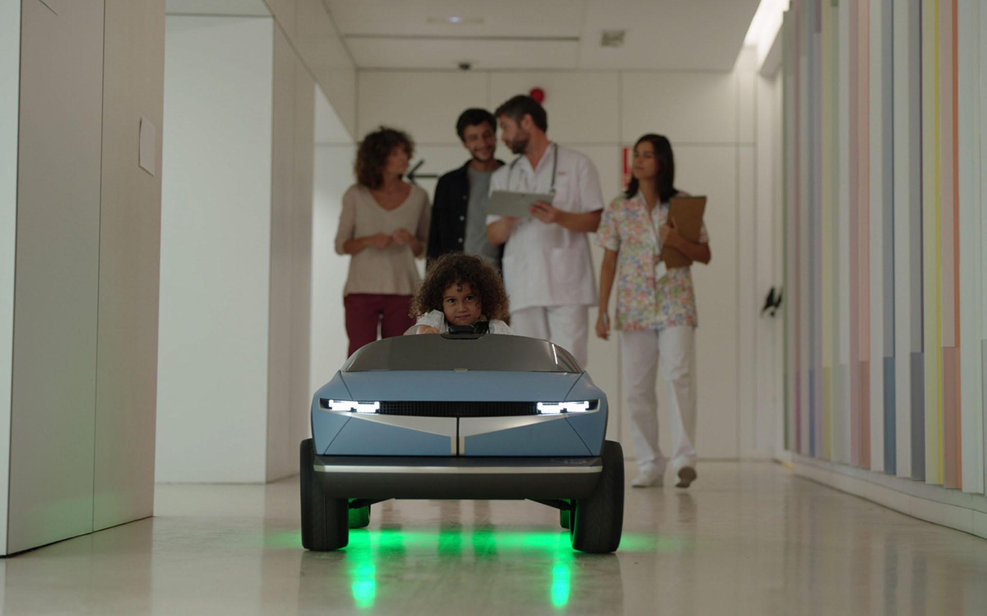 Η σημαντική αποστολή ενός μίνι ηλεκτρικού Hyundai σε νοσοκομείο παίδων (video)