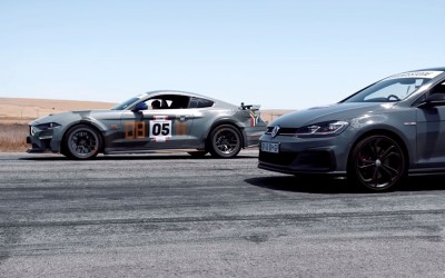 Κόντρα: Volkswagen Golf GTi τα βάζει με βελτιωμένη Ford Mustang (video)
