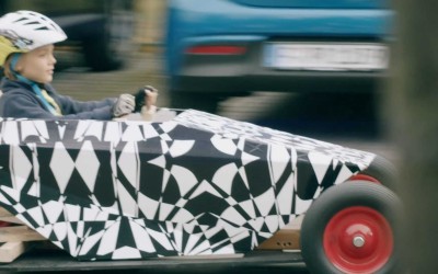 Με καμουφλάζ και το παιδικό αυτοκίνητο της Hyundai [Video]