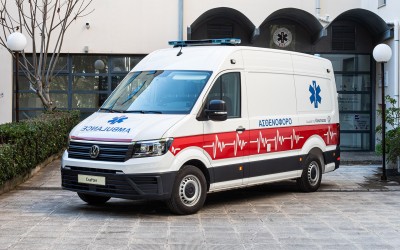 Δωρεά ασθενοφόρου στο Ε.Κ.Α.Β. από την Kosmocar
