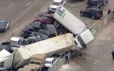 Καραμπόλα με 100 αυτοκίνητα σε παγωμένο δρόμο [Video]